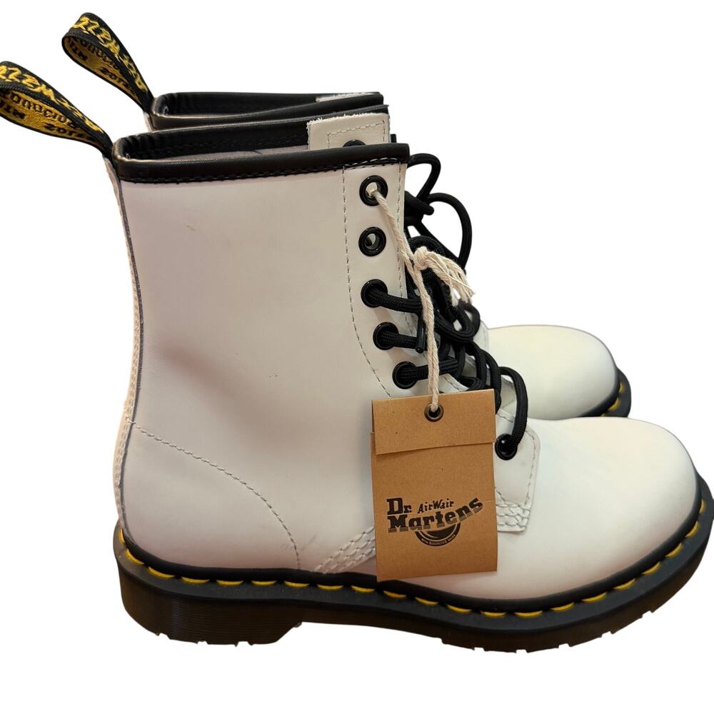 New with tag Dr Martens AirWair smooth leather combat boots US 5 punk grunge Y2K